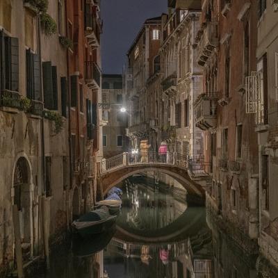 B Del Ghianda Giulia Modena B2 Passeggiata Notturna A Venezia